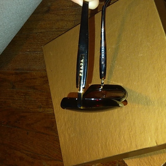 Prada sunglasses - Picture 4 of 6
